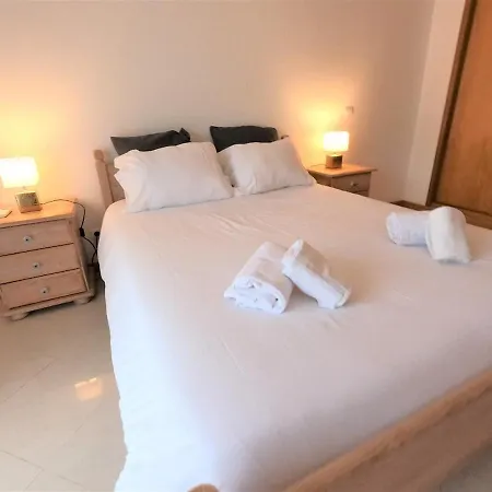 Algarve Modern T1 With Balcony In דירה *